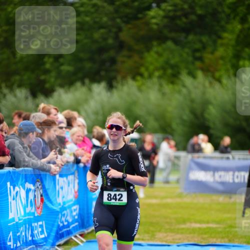 30.08.2026 - Elbe Triathlon Hamburg LAZAROV Photography http://msf.ph/oto/10064185 30.08.2026 12:02:47 Ziel 842, 1579 meine-sportfotos.de