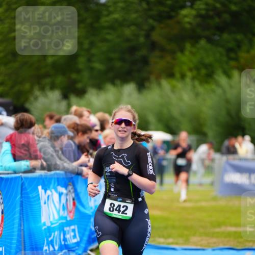30.08.2026 - Elbe Triathlon Hamburg LAZAROV Photography http://msf.ph/oto/10064187 30.08.2026 12:02:48 Ziel 842, 1579 meine-sportfotos.de