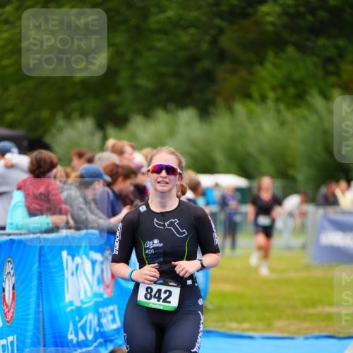 30.08.2026 - Elbe Triathlon Hamburg LAZAROV Photography http://msf.ph/oto/10064189 30.08.2026 12:02:48 Ziel 842, 1579 meine-sportfotos.de