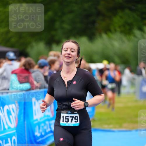30.08.2026 - Elbe Triathlon Hamburg LAZAROV Photography http://msf.ph/oto/10064212 30.08.2026 12:02:56 Ziel 942, 1544, 1579 meine-sportfotos.de