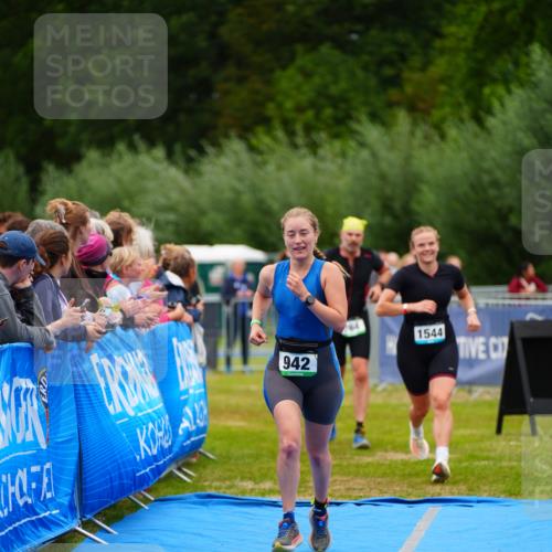 30.08.2026 - Elbe Triathlon Hamburg LAZAROV Photography http://msf.ph/oto/10064215 30.08.2026 12:03:00 Ziel 764, 942, 1544 meine-sportfotos.de