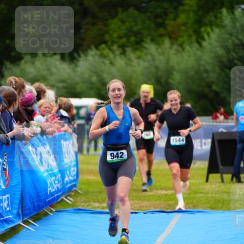 30.08.2026 - Elbe Triathlon Hamburg LAZAROV Photography http://msf.ph/oto/10064218 30.08.2026 12:03:01 Ziel 764, 942, 1544 meine-sportfotos.de