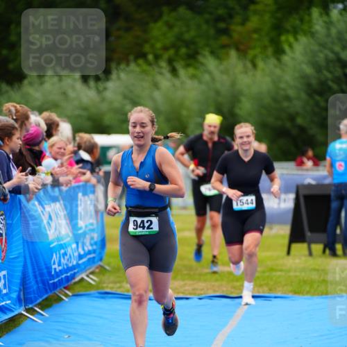 30.08.2026 - Elbe Triathlon Hamburg LAZAROV Photography http://msf.ph/oto/10064220 30.08.2026 12:03:01 Ziel 764, 942, 1544 meine-sportfotos.de