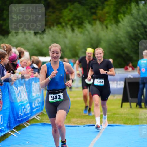 30.08.2026 - Elbe Triathlon Hamburg LAZAROV Photography http://msf.ph/oto/10064222 30.08.2026 12:03:01 Ziel 764, 942, 1544 meine-sportfotos.de