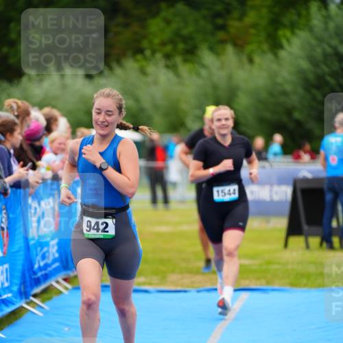 30.08.2026 - Elbe Triathlon Hamburg LAZAROV Photography http://msf.ph/oto/10064224 30.08.2026 12:03:02 Ziel 764, 942, 1544 meine-sportfotos.de