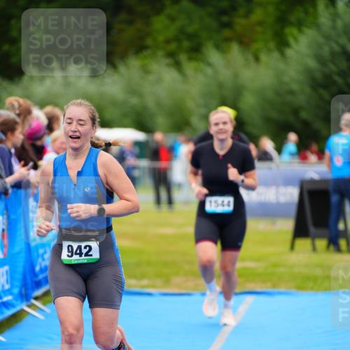 30.08.2026 - Elbe Triathlon Hamburg LAZAROV Photography http://msf.ph/oto/10064226 30.08.2026 12:03:02 Ziel 764, 942, 1544 meine-sportfotos.de