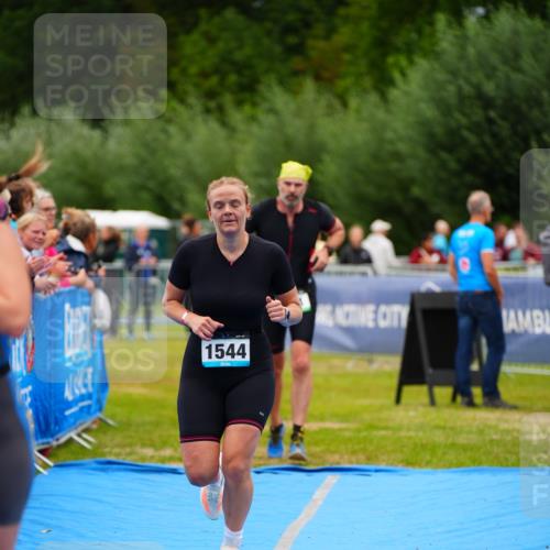 30.08.2026 - Elbe Triathlon Hamburg LAZAROV Photography http://msf.ph/oto/10064227 30.08.2026 12:03:03 Ziel 764, 942, 1544 meine-sportfotos.de