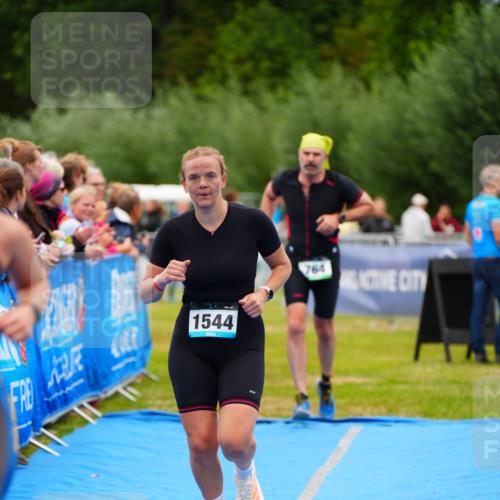 30.08.2026 - Elbe Triathlon Hamburg LAZAROV Photography http://msf.ph/oto/10064230 30.08.2026 12:03:03 Ziel 764, 942, 1544 meine-sportfotos.de