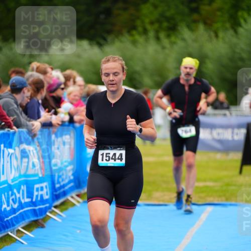 30.08.2026 - Elbe Triathlon Hamburg LAZAROV Photography http://msf.ph/oto/10064233 30.08.2026 12:03:03 Ziel 764, 942, 1544 meine-sportfotos.de