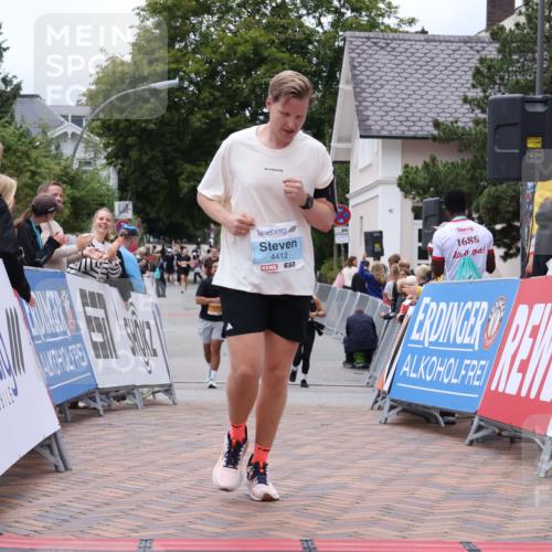 30.08.2026 - Blankeneser Heldenlauf Lena Gebhardt http://msf.ph/oto/10064243 30.08.2026 12:43:50 Ziel 2622, 4029, 4412 meine-sportfotos.de