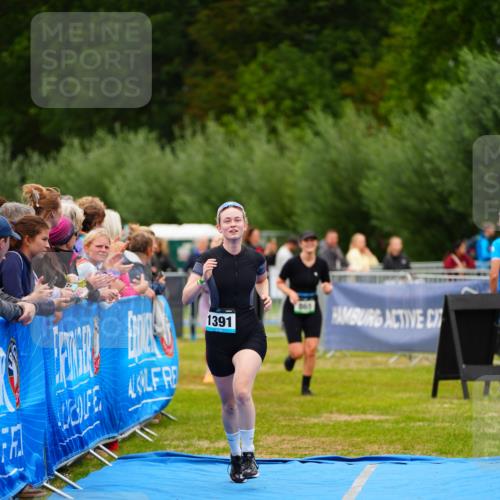 30.08.2026 - Elbe Triathlon Hamburg LAZAROV Photography http://msf.ph/oto/10064250 30.08.2026 12:03:14 Ziel 865, 1391, 1560 meine-sportfotos.de