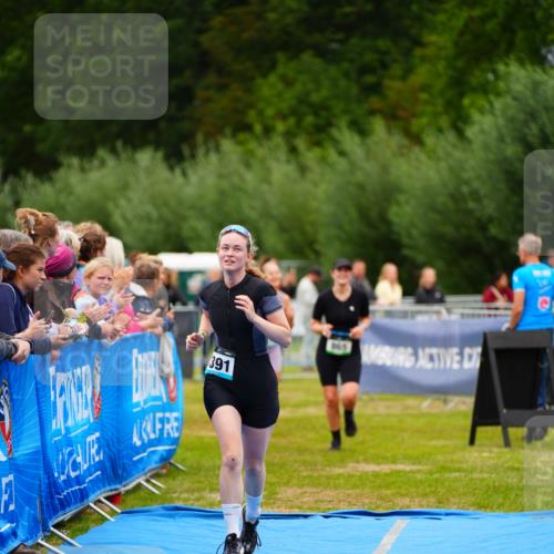30.08.2026 - Elbe Triathlon Hamburg LAZAROV Photography http://msf.ph/oto/10064253 30.08.2026 12:03:14 Ziel 865, 1391, 1560 meine-sportfotos.de