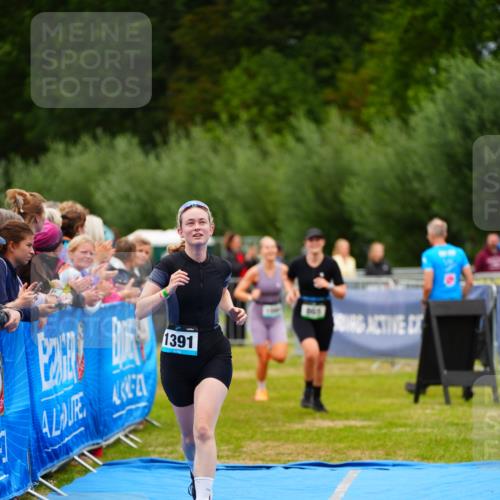 30.08.2026 - Elbe Triathlon Hamburg LAZAROV Photography http://msf.ph/oto/10064256 30.08.2026 12:03:15 Ziel 865, 1391, 1560 meine-sportfotos.de