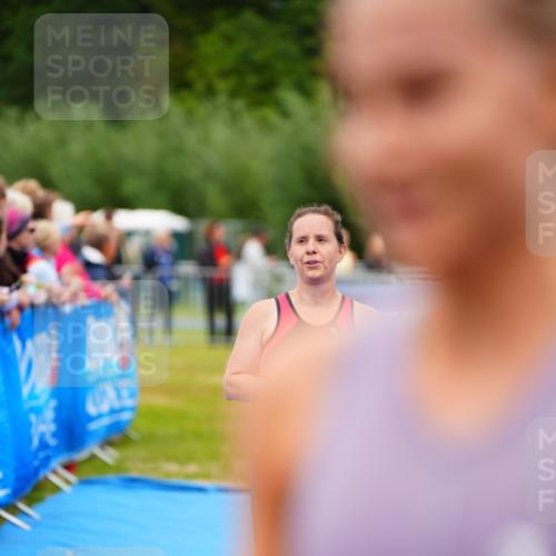 30.08.2026 - Elbe Triathlon Hamburg LAZAROV Photography http://msf.ph/oto/10064299 30.08.2026 12:03:27 Ziel 952 meine-sportfotos.de