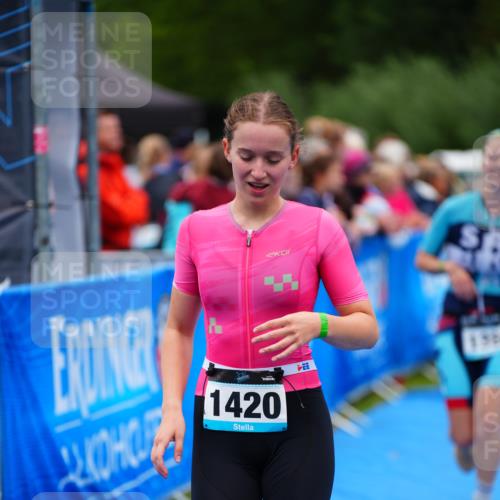 30.08.2026 - Elbe Triathlon Hamburg LAZAROV Photography http://msf.ph/oto/10064300 30.08.2026 12:03:45 Ziel 1388, 1420, 1466, 1522 meine-sportfotos.de