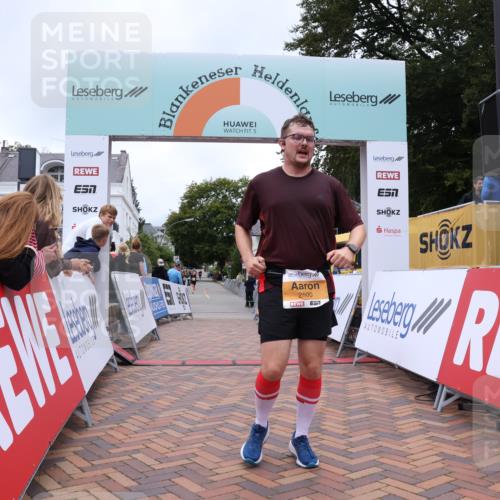 30.08.2026 - Blankeneser Heldenlauf Lena Gebhardt http://msf.ph/oto/10064301 30.08.2026 12:44:05 Ziel 2271, 2385, 2500, 2940 meine-sportfotos.de