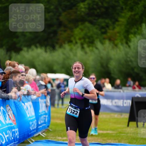 30.08.2026 - Elbe Triathlon Hamburg LAZAROV Photography http://msf.ph/oto/10064318 30.08.2026 12:03:50 Ziel 1466, 1522, 1572 meine-sportfotos.de