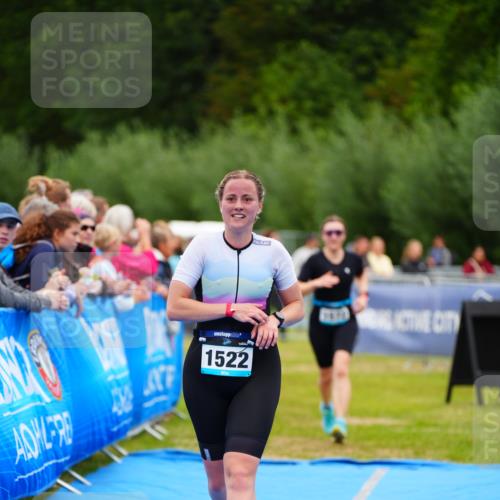 30.08.2026 - Elbe Triathlon Hamburg LAZAROV Photography http://msf.ph/oto/10064321 30.08.2026 12:03:51 Ziel 1466, 1522, 1572 meine-sportfotos.de
