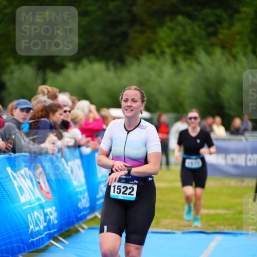 30.08.2026 - Elbe Triathlon Hamburg LAZAROV Photography http://msf.ph/oto/10064322 30.08.2026 12:03:51 Ziel 1466, 1522, 1572 meine-sportfotos.de