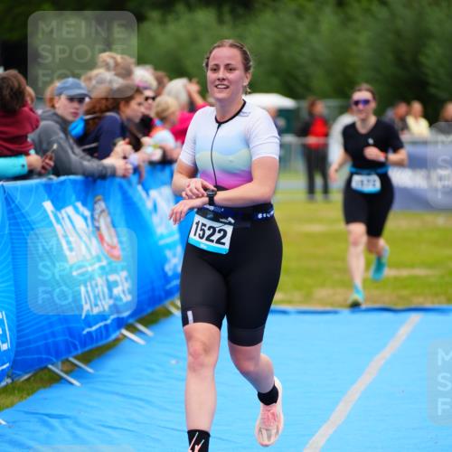 30.08.2026 - Elbe Triathlon Hamburg LAZAROV Photography http://msf.ph/oto/10064323 30.08.2026 12:03:51 Ziel 1466, 1522, 1572 meine-sportfotos.de