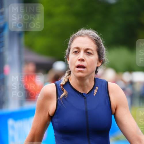 30.08.2026 - Elbe Triathlon Hamburg LAZAROV Photography http://msf.ph/oto/10064354 30.08.2026 12:04:17 Ziel  meine-sportfotos.de