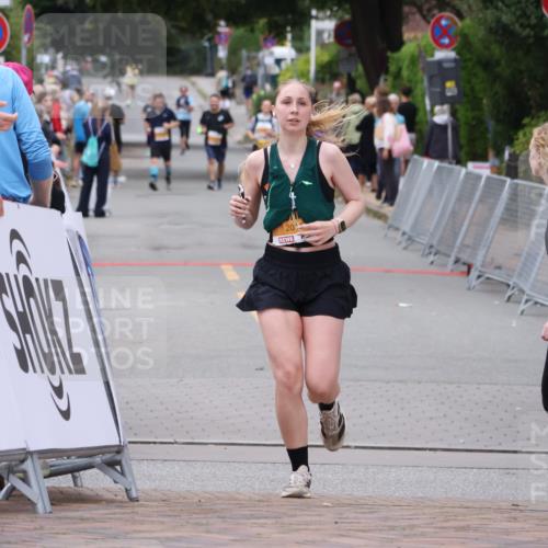 30.08.2026 - Blankeneser Heldenlauf Lena Gebhardt http://msf.ph/oto/10064356 30.08.2026 12:44:39 Ziel 2011, 4172 meine-sportfotos.de
