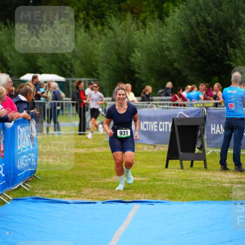 30.08.2026 - Elbe Triathlon Hamburg LAZAROV Photography http://msf.ph/oto/10064362 30.08.2026 12:04:24 Ziel 931 meine-sportfotos.de