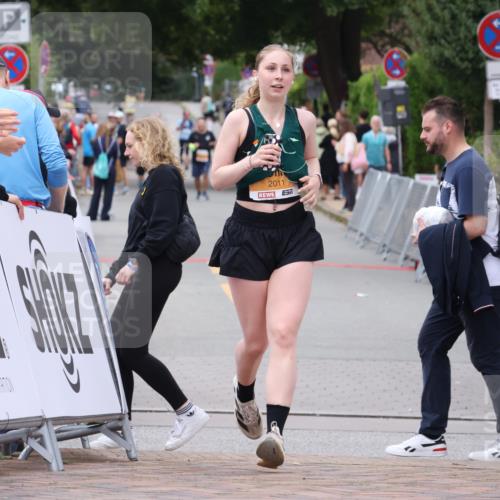 30.08.2026 - Blankeneser Heldenlauf Lena Gebhardt http://msf.ph/oto/10064363 30.08.2026 12:44:40 Ziel 2011, 4172 meine-sportfotos.de