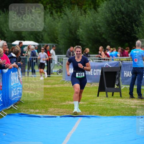 30.08.2026 - Elbe Triathlon Hamburg LAZAROV Photography http://msf.ph/oto/10064364 30.08.2026 12:04:24 Ziel 931 meine-sportfotos.de