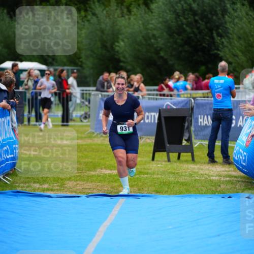 30.08.2026 - Elbe Triathlon Hamburg LAZAROV Photography http://msf.ph/oto/10064365 30.08.2026 12:04:24 Ziel 931 meine-sportfotos.de