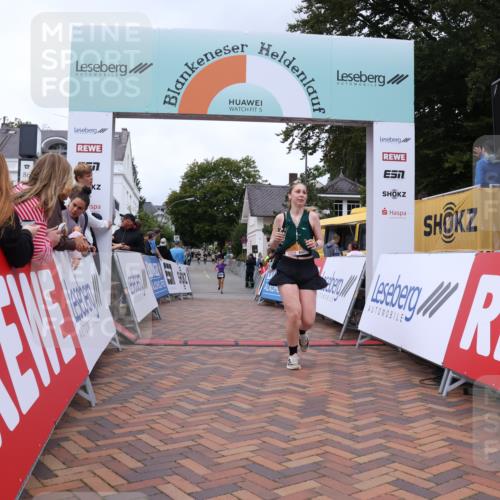 30.08.2026 - Blankeneser Heldenlauf Lena Gebhardt http://msf.ph/oto/10064370 30.08.2026 12:44:44 Ziel 2011 meine-sportfotos.de