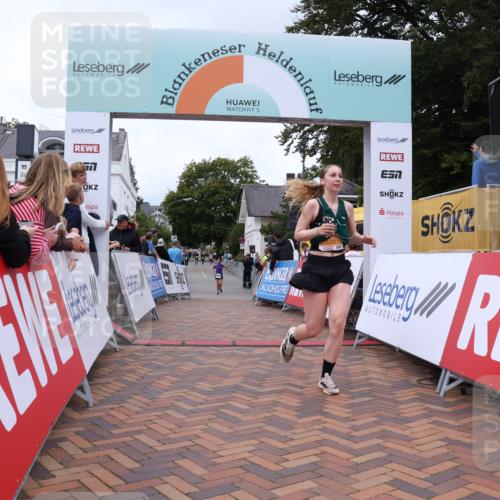 30.08.2026 - Blankeneser Heldenlauf Lena Gebhardt http://msf.ph/oto/10064373 30.08.2026 12:44:44 Ziel 2011 meine-sportfotos.de