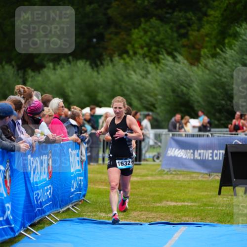 30.08.2026 - Elbe Triathlon Hamburg LAZAROV Photography http://msf.ph/oto/10064379 30.08.2026 12:04:31 Ziel 931, 1510, 1632 meine-sportfotos.de