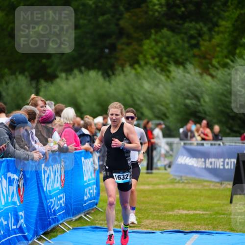 30.08.2026 - Elbe Triathlon Hamburg LAZAROV Photography http://msf.ph/oto/10064380 30.08.2026 12:04:31 Ziel 931, 1510, 1632 meine-sportfotos.de