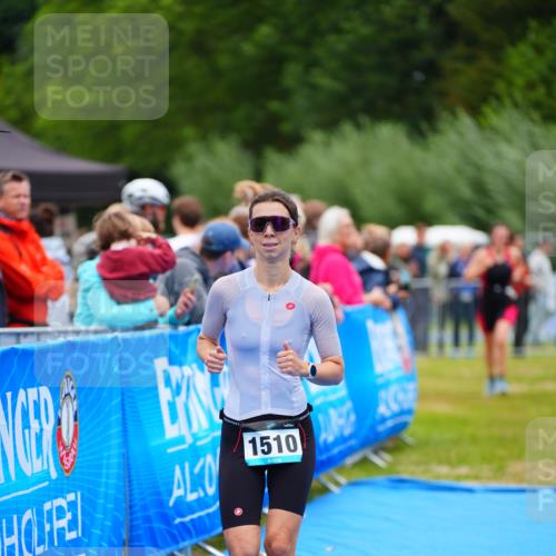 30.08.2026 - Elbe Triathlon Hamburg LAZAROV Photography http://msf.ph/oto/10064396 30.08.2026 12:04:35 Ziel 1463, 1510, 1632 meine-sportfotos.de