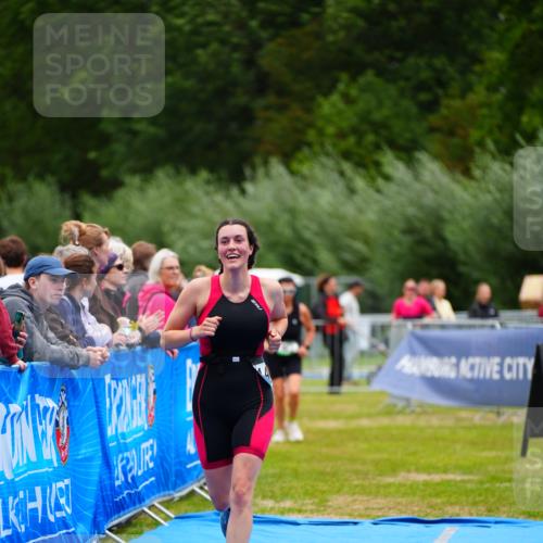 30.08.2026 - Elbe Triathlon Hamburg LAZAROV Photography http://msf.ph/oto/10064405 30.08.2026 12:04:41 Ziel 983, 1127, 1463 meine-sportfotos.de