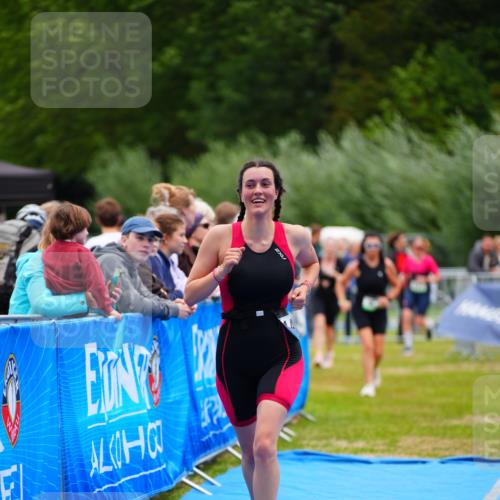 30.08.2026 - Elbe Triathlon Hamburg LAZAROV Photography http://msf.ph/oto/10064409 30.08.2026 12:04:41 Ziel 983, 1127, 1463 meine-sportfotos.de