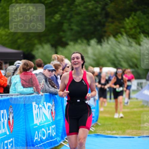 30.08.2026 - Elbe Triathlon Hamburg LAZAROV Photography http://msf.ph/oto/10064411 30.08.2026 12:04:41 Ziel 983, 1127, 1463 meine-sportfotos.de