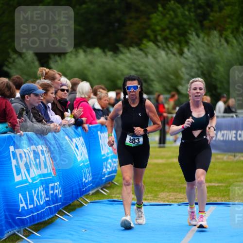 30.08.2026 - Elbe Triathlon Hamburg LAZAROV Photography http://msf.ph/oto/10064414 30.08.2026 12:04:47 Ziel 921, 983, 1127 meine-sportfotos.de