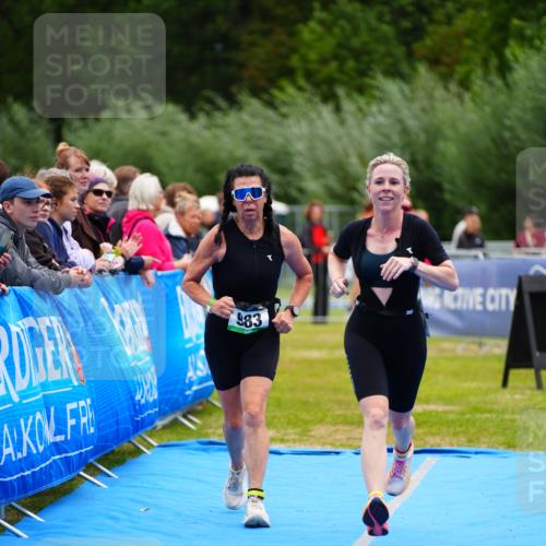 30.08.2026 - Elbe Triathlon Hamburg LAZAROV Photography http://msf.ph/oto/10064416 30.08.2026 12:04:47 Ziel 921, 983, 1127 meine-sportfotos.de
