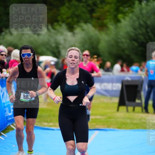 30.08.2026 - Elbe Triathlon Hamburg LAZAROV Photography http://msf.ph/oto/10064421 30.08.2026 12:04:48 Ziel 921, 983, 1127 meine-sportfotos.de