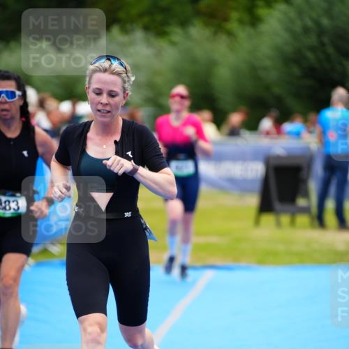 30.08.2026 - Elbe Triathlon Hamburg LAZAROV Photography http://msf.ph/oto/10064425 30.08.2026 12:04:49 Ziel 921, 983, 1127 meine-sportfotos.de