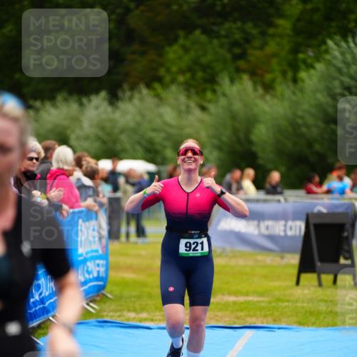 30.08.2026 - Elbe Triathlon Hamburg LAZAROV Photography http://msf.ph/oto/10064427 30.08.2026 12:04:50 Ziel 921, 983, 1127 meine-sportfotos.de