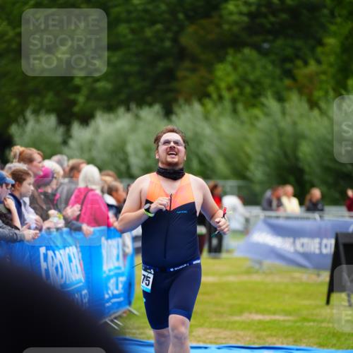 30.08.2026 - Elbe Triathlon Hamburg LAZAROV Photography http://msf.ph/oto/10064442 30.08.2026 12:05:01 Ziel 813, 1175 meine-sportfotos.de