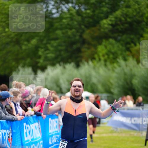 30.08.2026 - Elbe Triathlon Hamburg LAZAROV Photography http://msf.ph/oto/10064444 30.08.2026 12:05:02 Ziel 813, 1175 meine-sportfotos.de