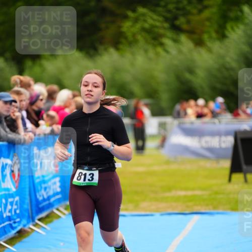30.08.2026 - Elbe Triathlon Hamburg LAZAROV Photography http://msf.ph/oto/10064454 30.08.2026 12:05:08 Ziel 813, 1459, 1488 meine-sportfotos.de