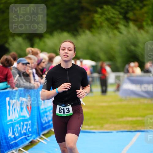 30.08.2026 - Elbe Triathlon Hamburg LAZAROV Photography http://msf.ph/oto/10064456 30.08.2026 12:05:08 Ziel 813, 1459, 1488 meine-sportfotos.de