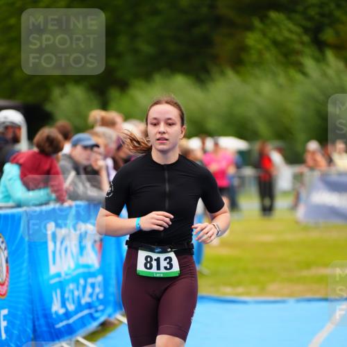 30.08.2026 - Elbe Triathlon Hamburg LAZAROV Photography http://msf.ph/oto/10064457 30.08.2026 12:05:08 Ziel 813, 1459, 1488 meine-sportfotos.de