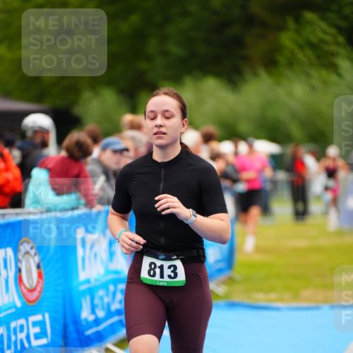 30.08.2026 - Elbe Triathlon Hamburg LAZAROV Photography http://msf.ph/oto/10064458 30.08.2026 12:05:08 Ziel 813, 1459, 1488 meine-sportfotos.de
