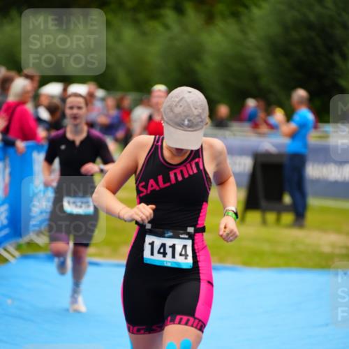 30.08.2026 - Elbe Triathlon Hamburg LAZAROV Photography http://msf.ph/oto/10064485 30.08.2026 12:05:18 Ziel 1414, 1424, 1459, 1460, 1488, 1525 meine-sportfotos.de
